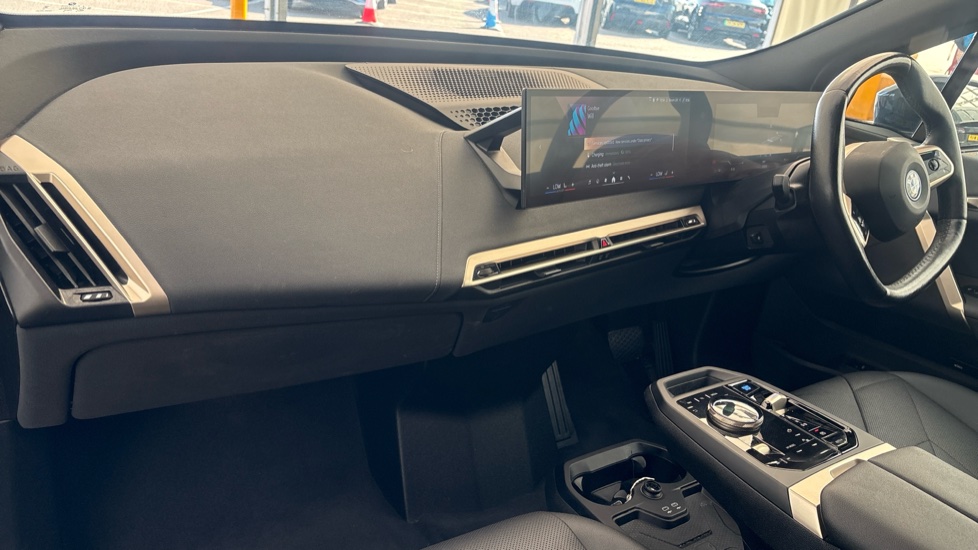 BMW iX Image 10