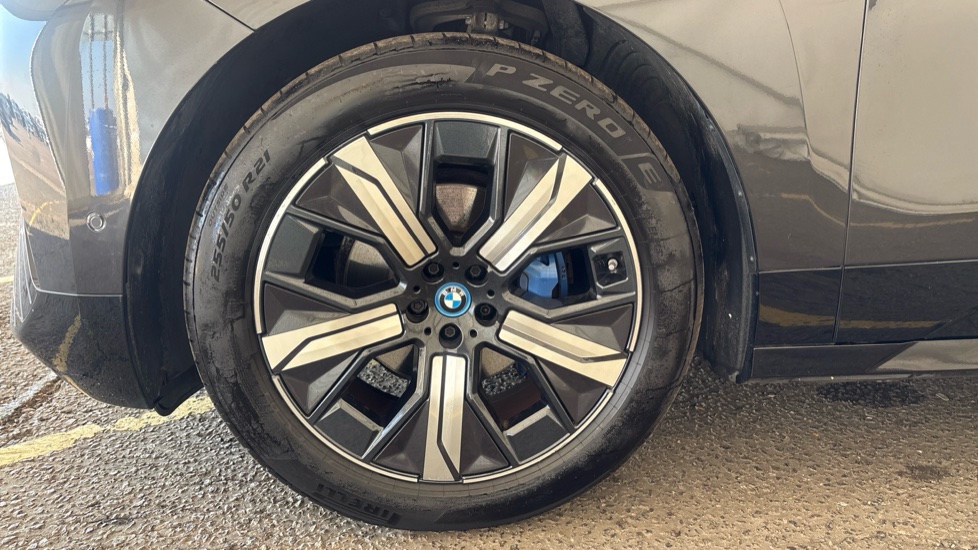 BMW iX Image 17