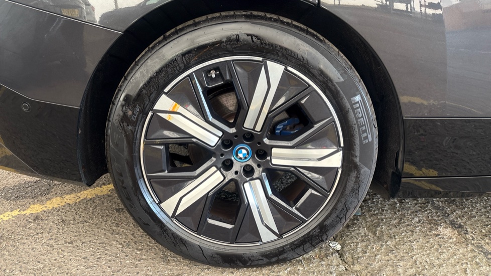 BMW iX Image 19