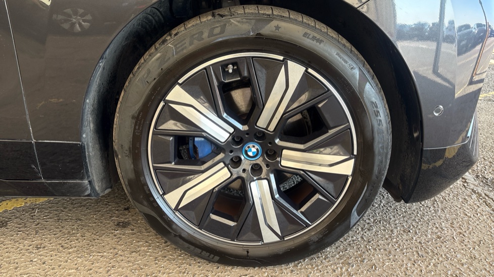 BMW iX Image 20