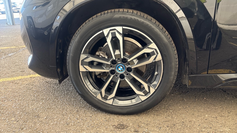 BMW iX1 Image 17