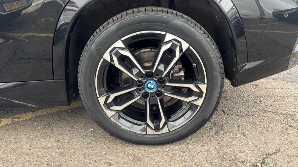 BMW iX1 Image 18