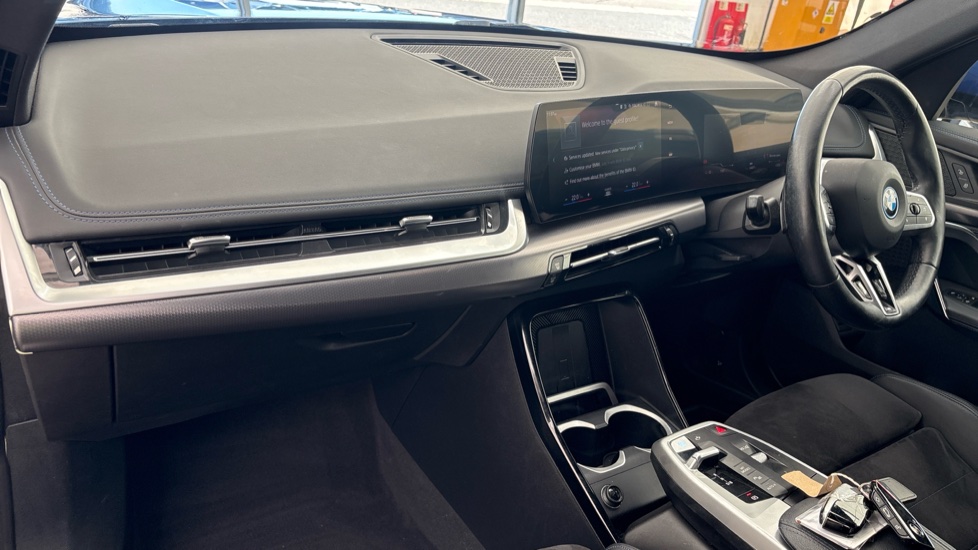 BMW iX1 Image 10