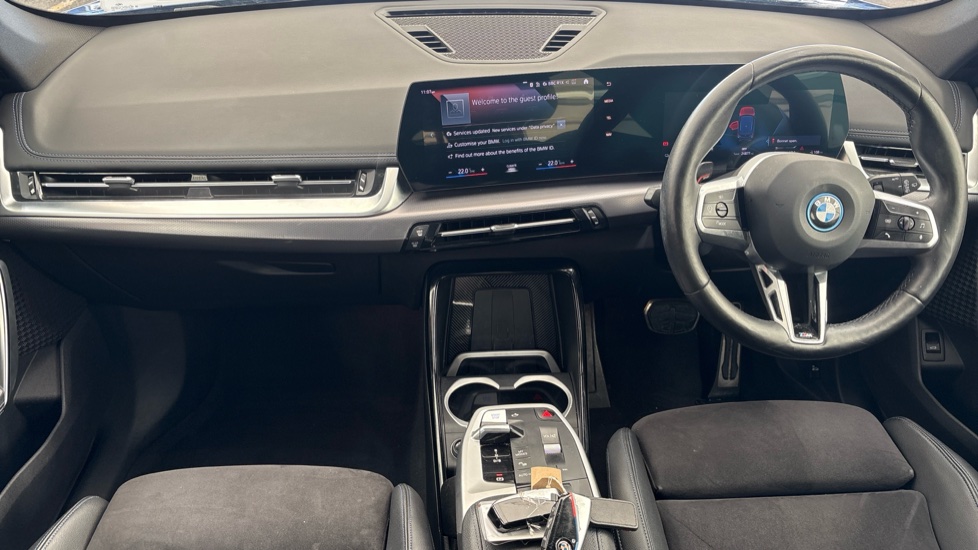 BMW iX1 Image 11
