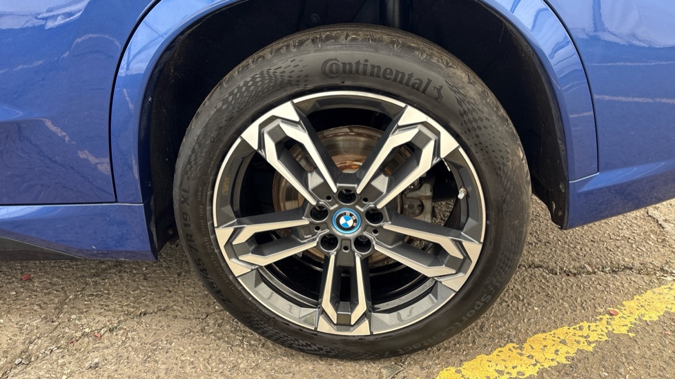 BMW iX1 Image 18