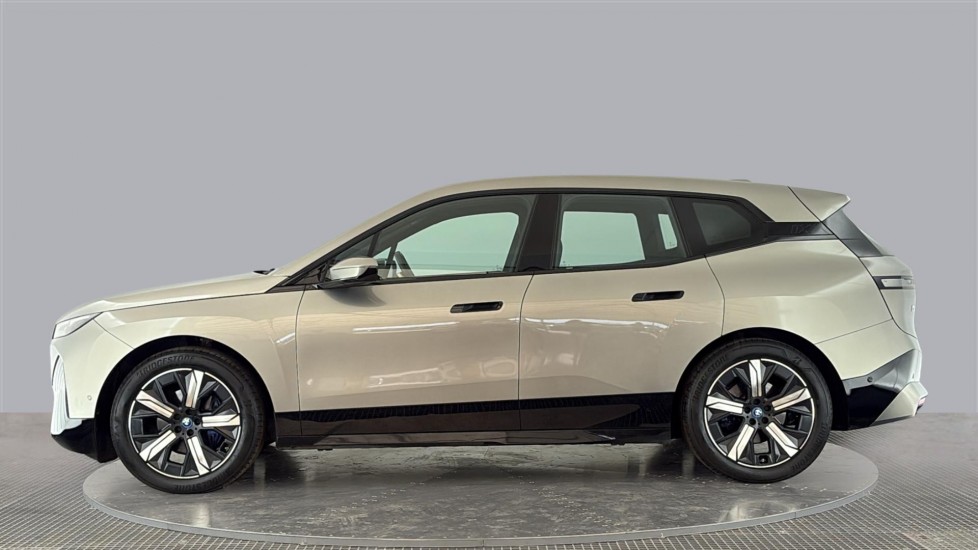 BMW iX Image 2