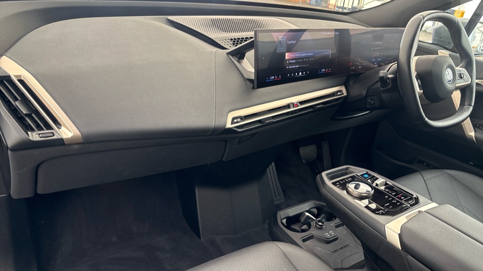 BMW iX Image 10