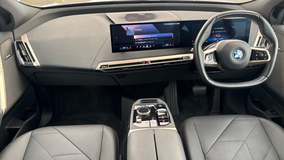 BMW iX Image 11