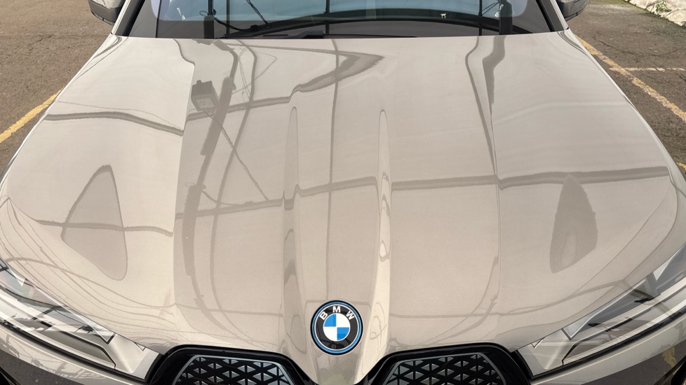 BMW iX Image 16