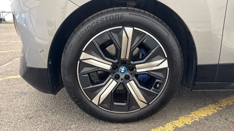 BMW iX Image 17