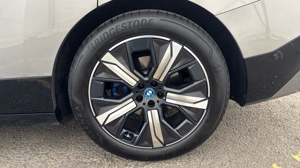 BMW iX Image 18