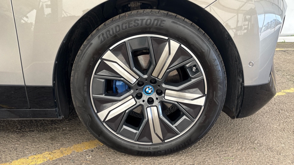 BMW iX Image 20
