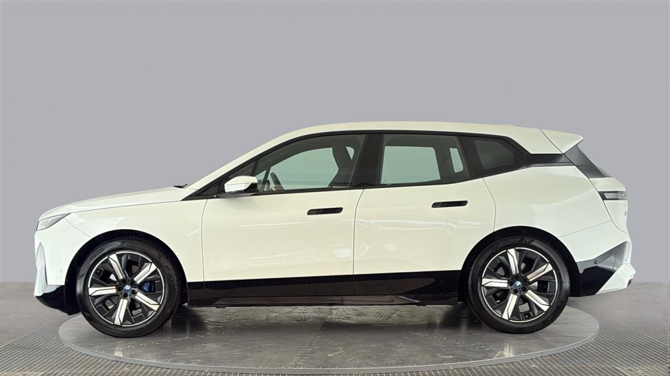 BMW iX Image 2