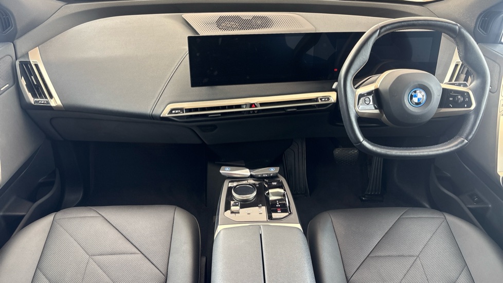 BMW iX Image 11