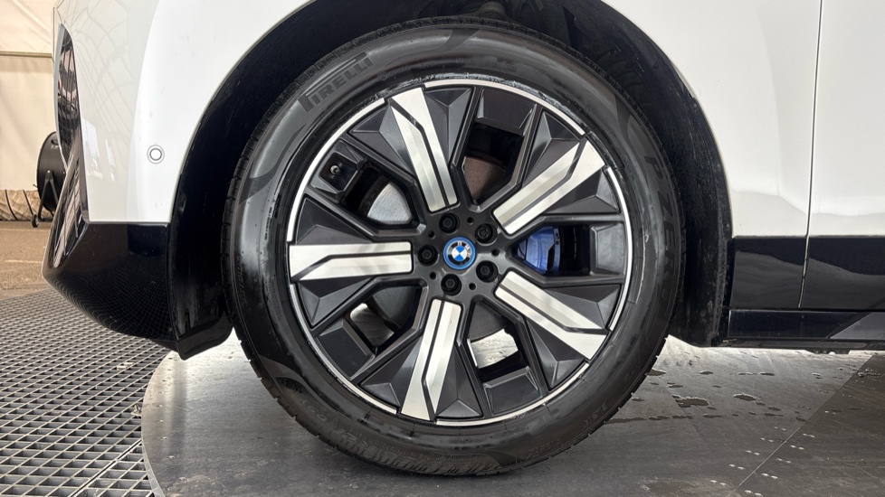 BMW iX Image 17