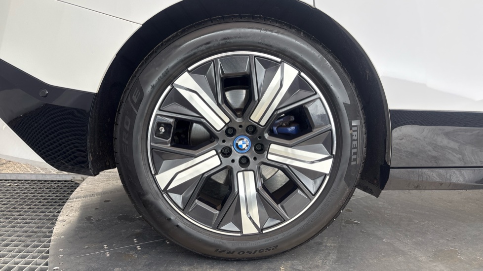 BMW iX Image 19
