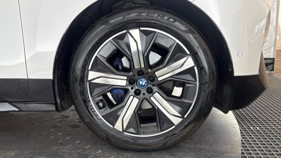 BMW iX Image 20