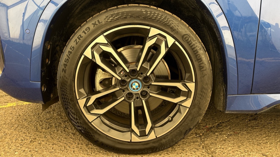 BMW iX1 Image 17