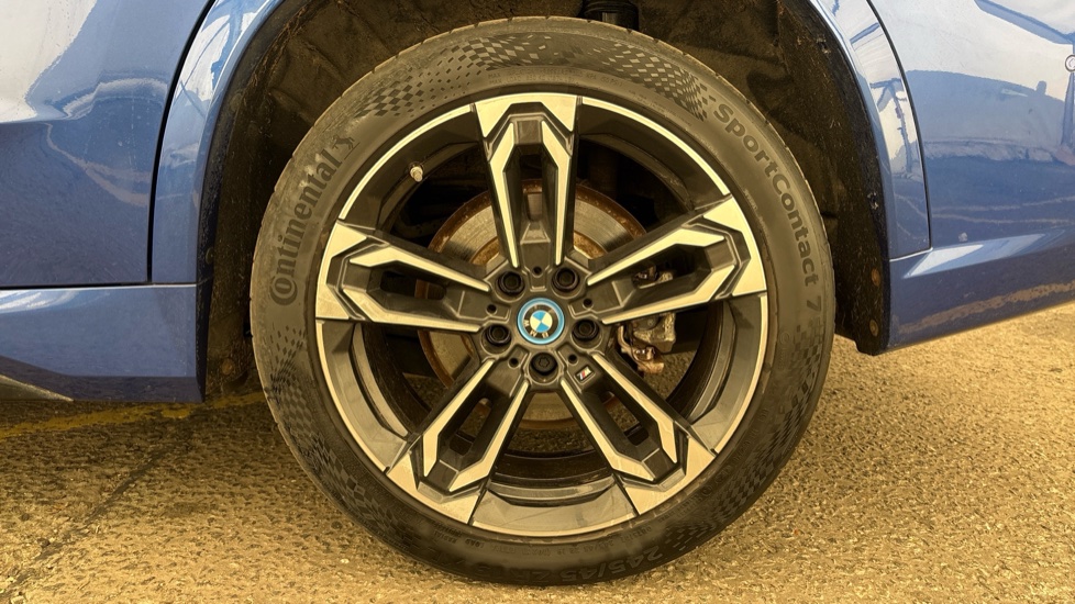 BMW iX1 Image 18