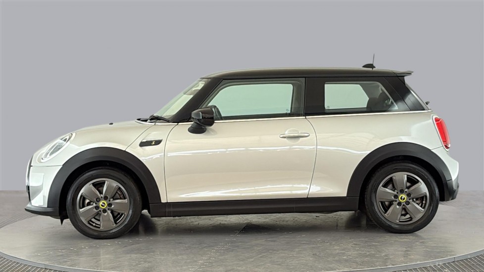MINI HATCHBACK Image 2