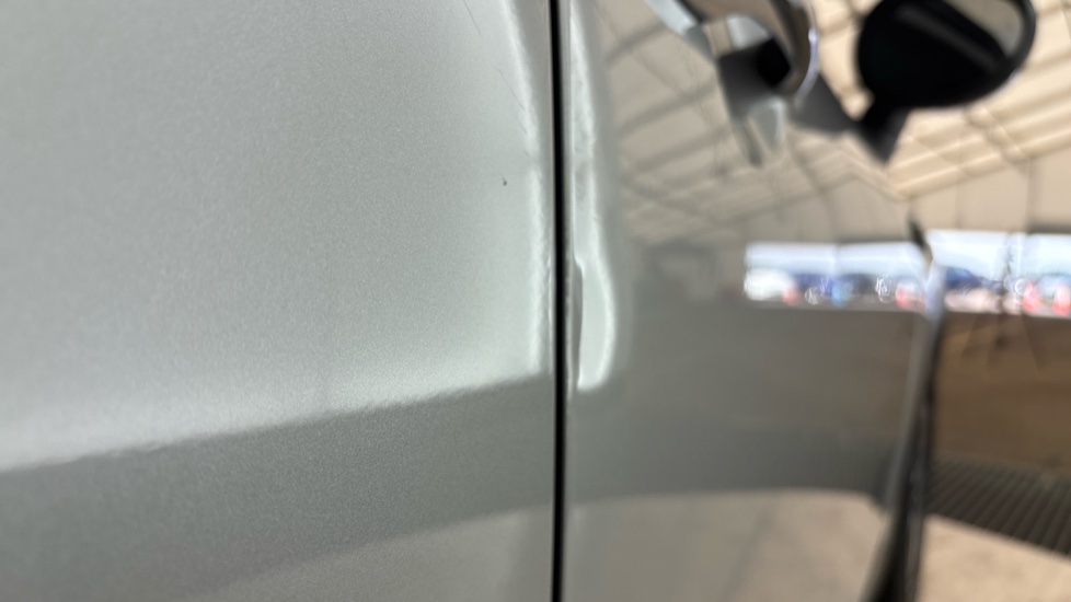 MINI HATCHBACK dent