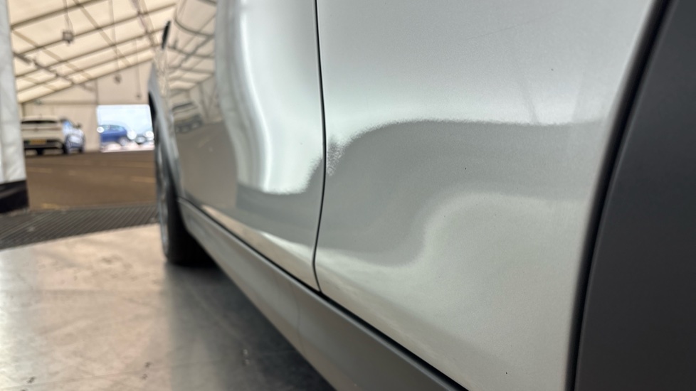 MINI HATCHBACK dent