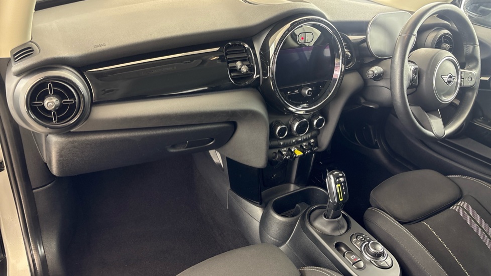 MINI HATCHBACK Image 10