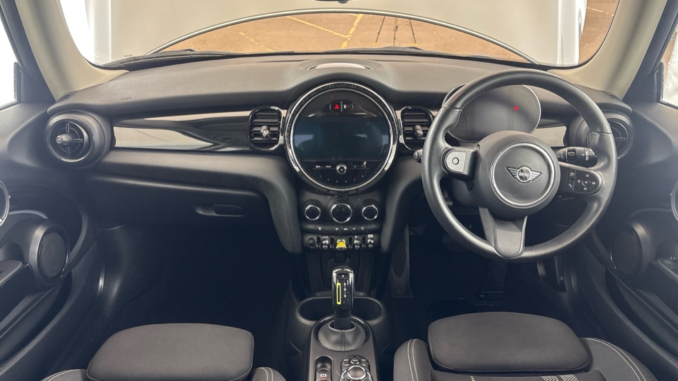 MINI HATCHBACK Image 11