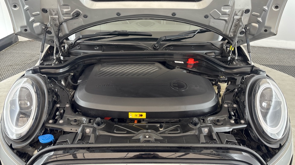 MINI HATCHBACK Image 16
