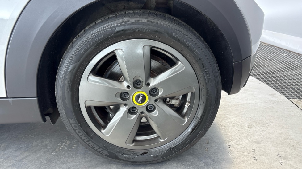 MINI HATCHBACK Image 18
