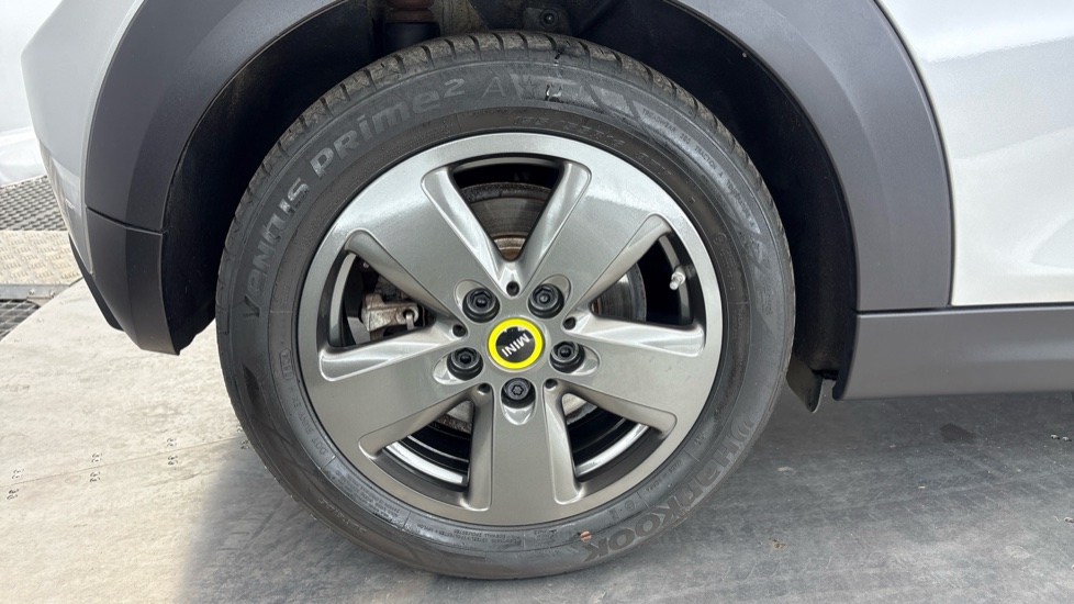 MINI HATCHBACK Image 19