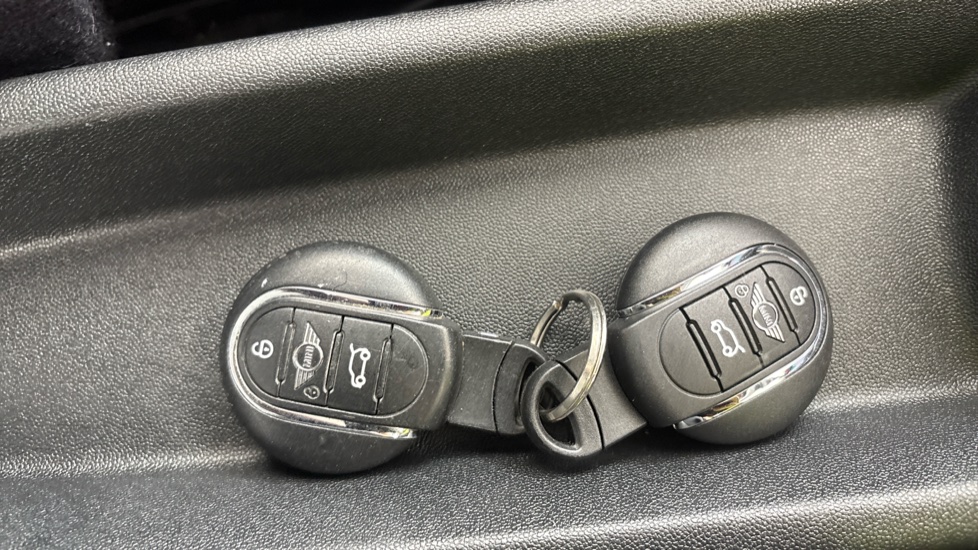 MINI HATCHBACK two keys