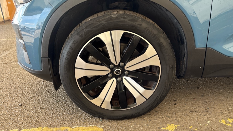 VOLVO XC40 Image 17