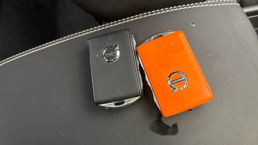 VOLVO XC40 two keys