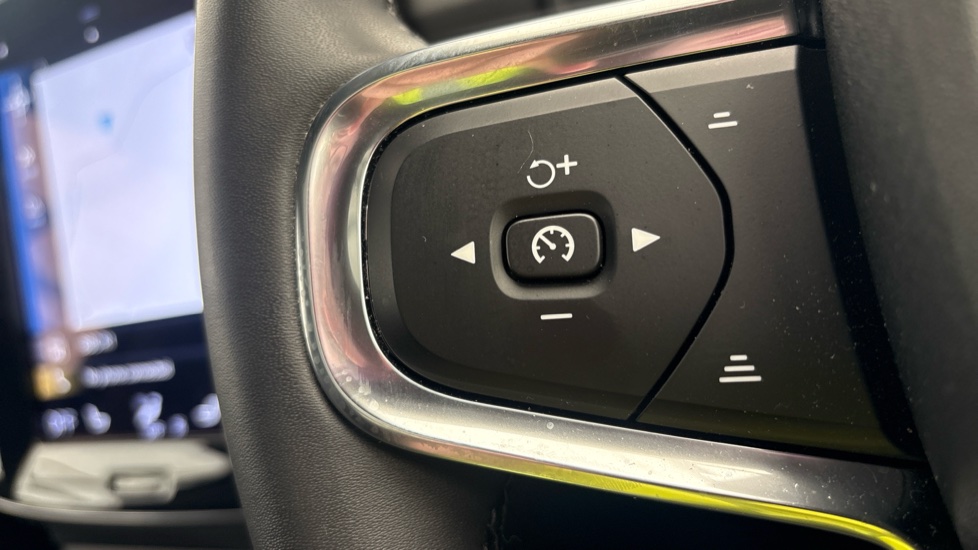 VOLVO XC40 cruise control