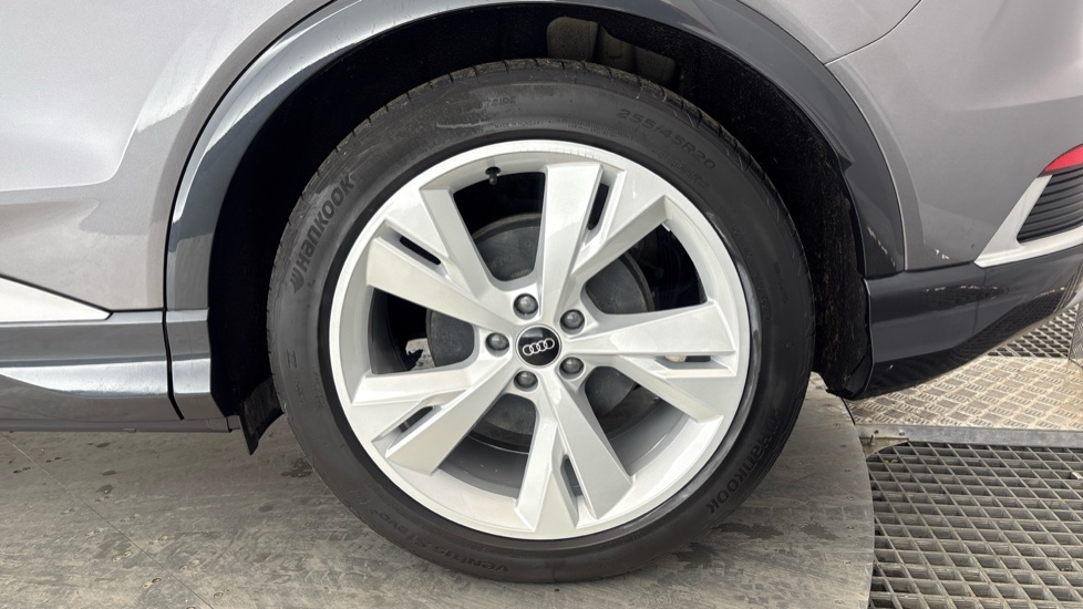 AUDI Q4 Image 18