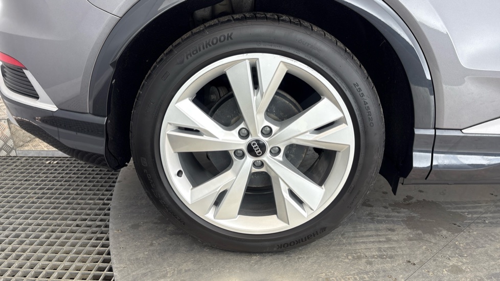 AUDI Q4 Image 19