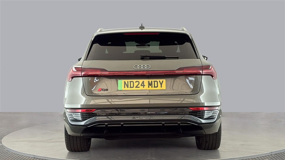 AUDI Q8 Image 4