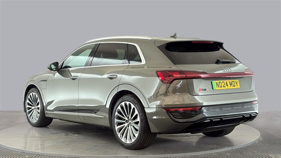 AUDI Q8 Image 3