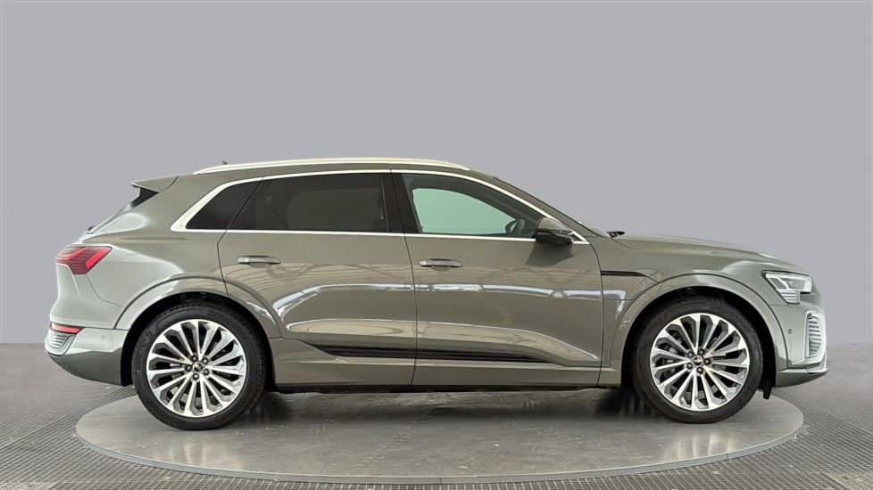AUDI Q8 Image 6