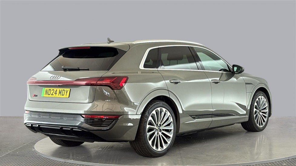 AUDI Q8 Image 5