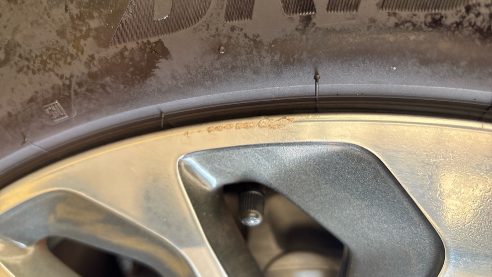 AUDI Q8 Scuff