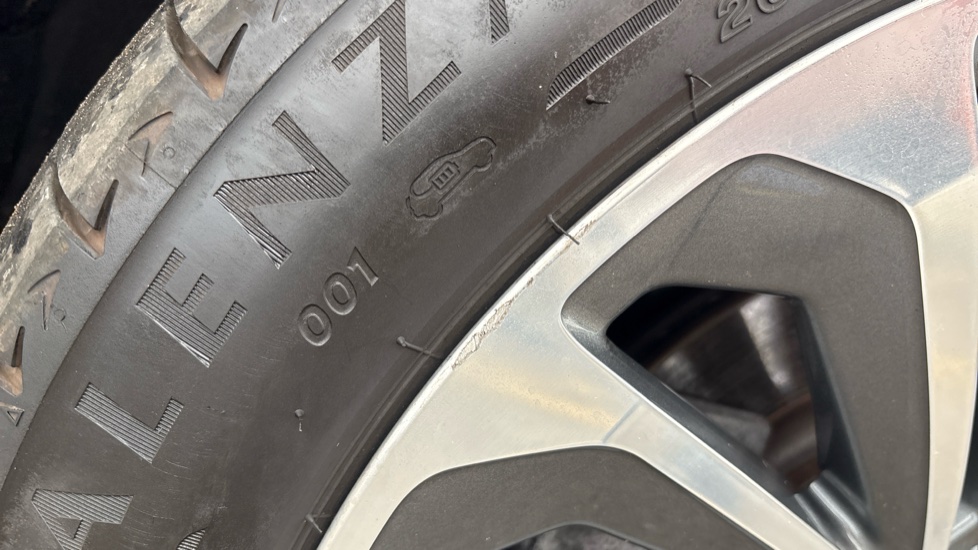 AUDI Q8 Scuff