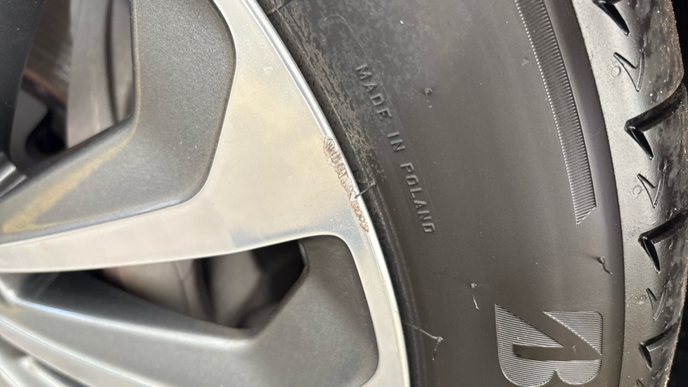 AUDI Q8 Scuff