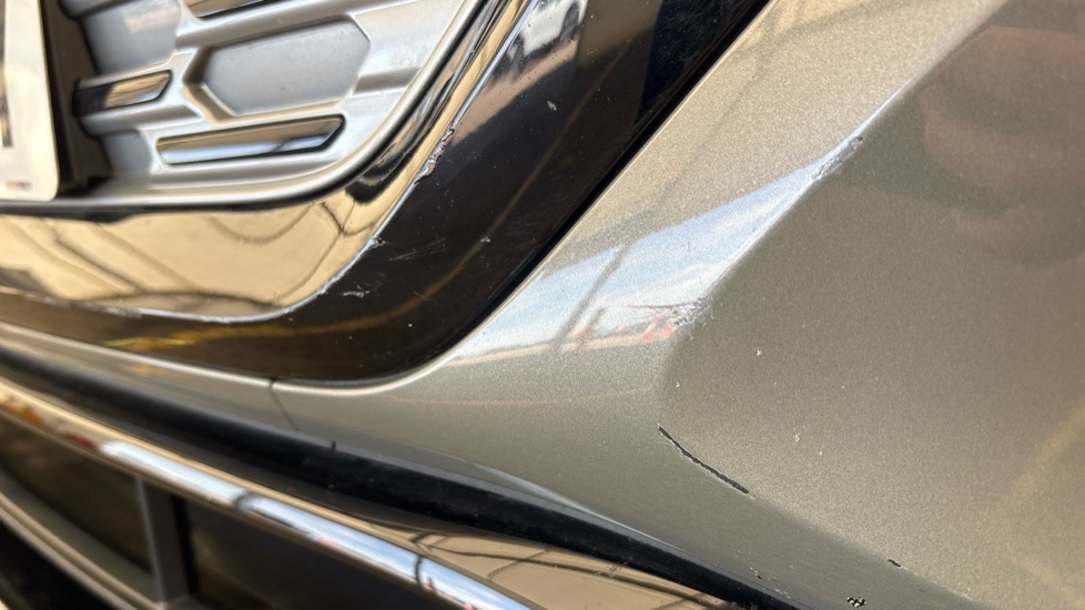 AUDI Q8 Scuff