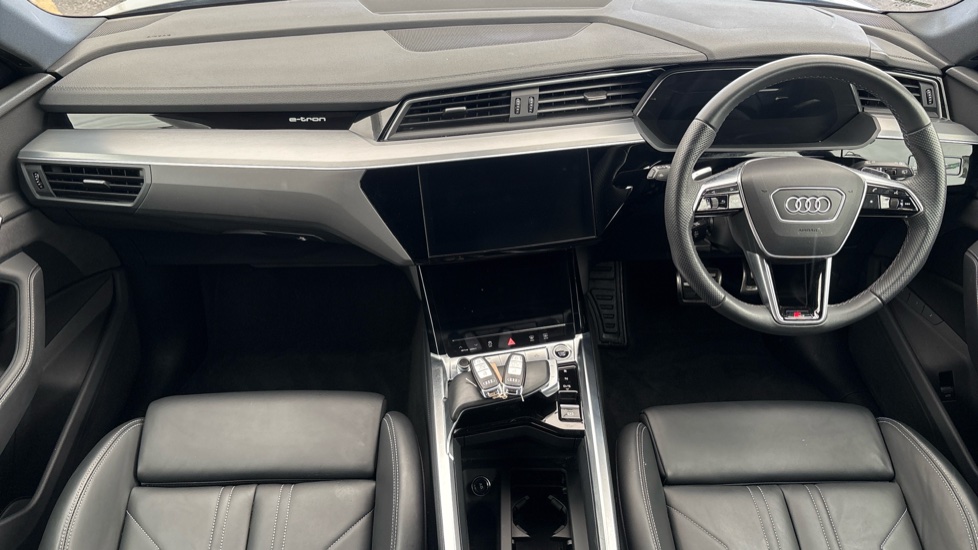AUDI Q8 Image 11