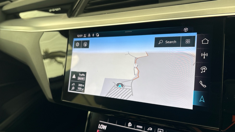 AUDI Q8 Image 12