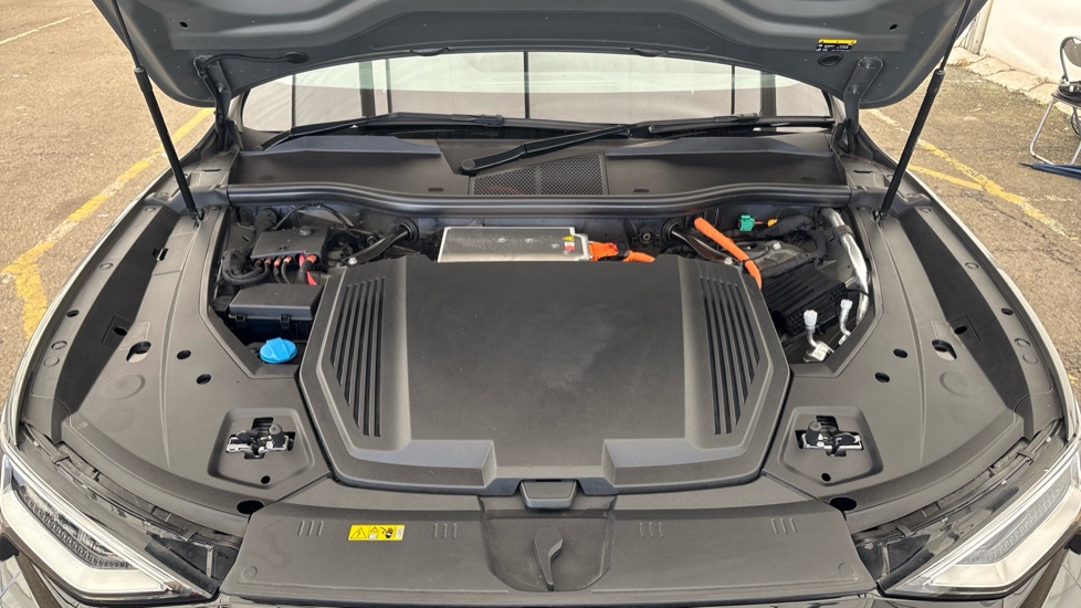AUDI Q8 Image 16