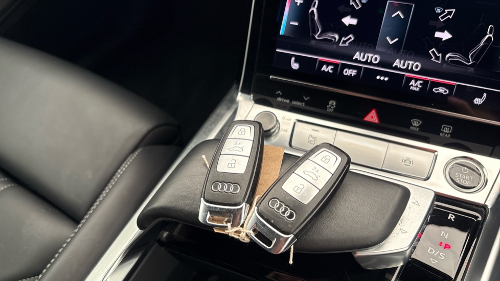 AUDI Q8 2 keys available