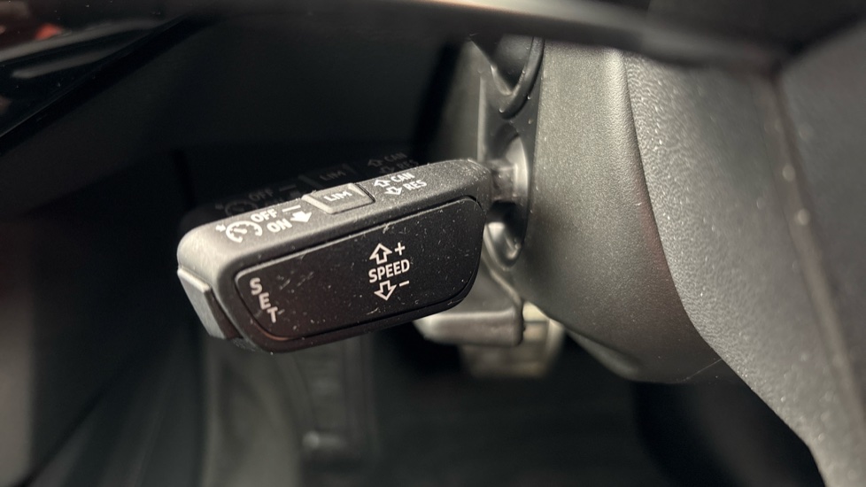 AUDI Q8 Cruise control
